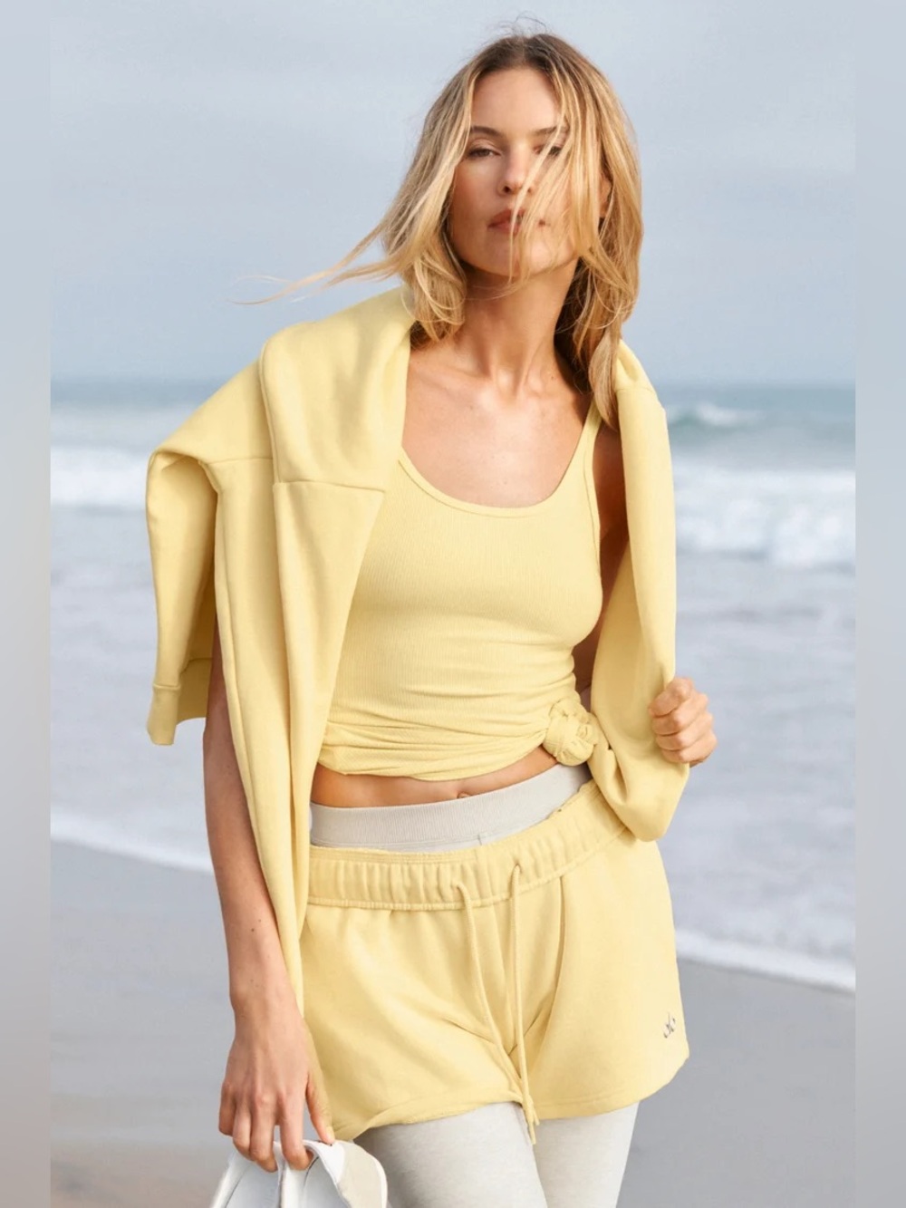 ALO Yoga Accolade Short warm butter small